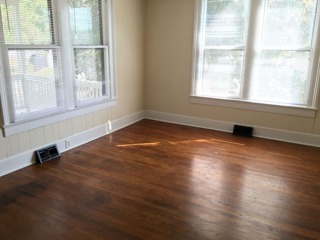 Photo - Three Bedroom Pre-Leasing- Carr St.
