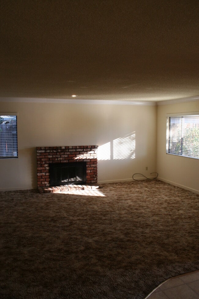 Photo - Cute 3 Bed + 2 Bath Home For Rent in Laurelglen Area