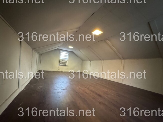 Building Photo - $850- 3 bed 1 bath - Single Family Home