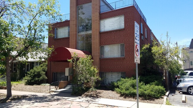 Building Photo - 925 S Washington St Unit 303