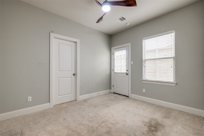 Photo - 2915 Pease St