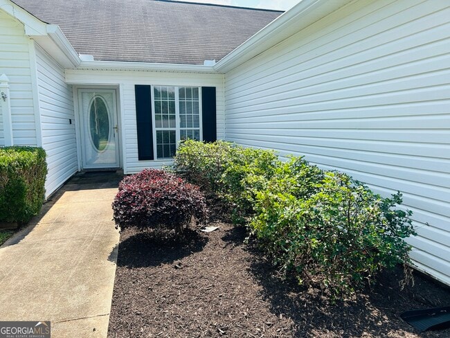 Photo - 210 Shamrock Way
