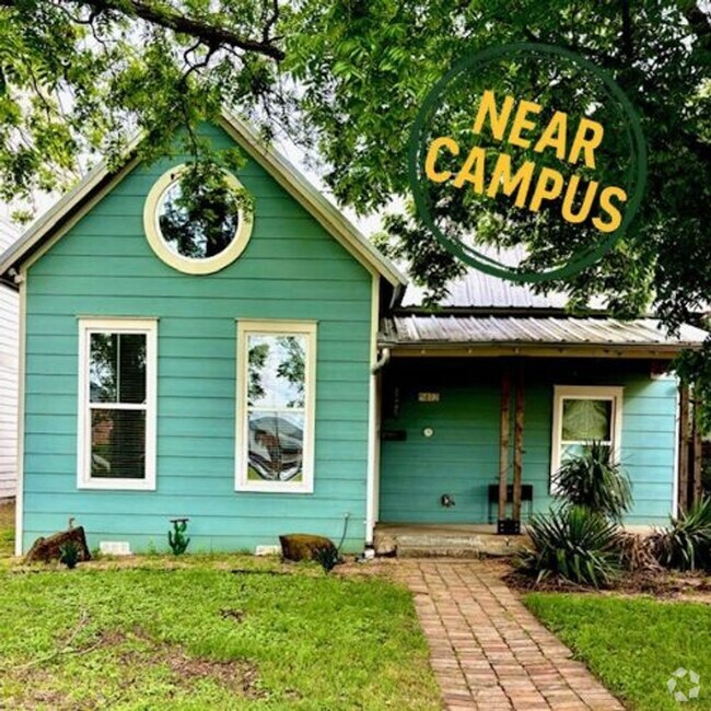 Building Photo - 2 bedroom HOUSE on the edge of Baylor's ca...