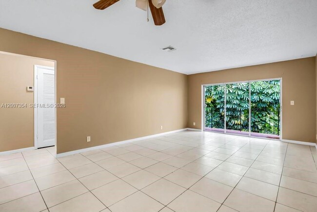 Photo - 3100 Coral Springs Dr Unidad 2H