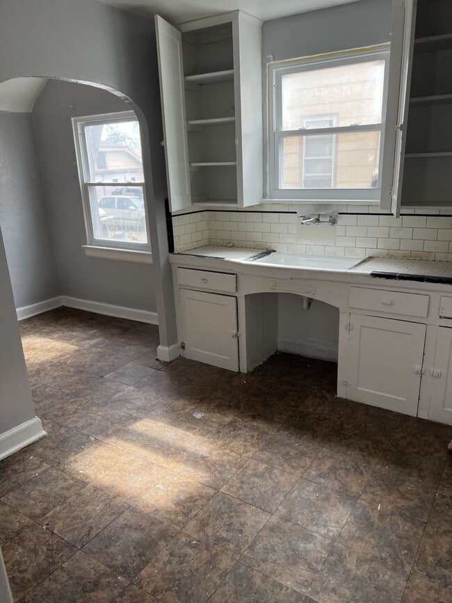 9950-9952 Ward Ave Unit 9950 Ward