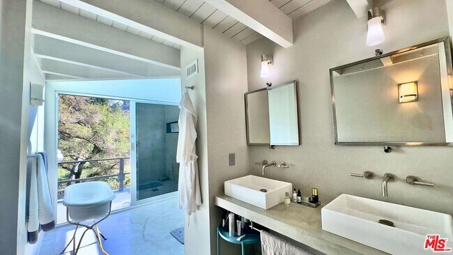 Photo - 19562 Cave Way