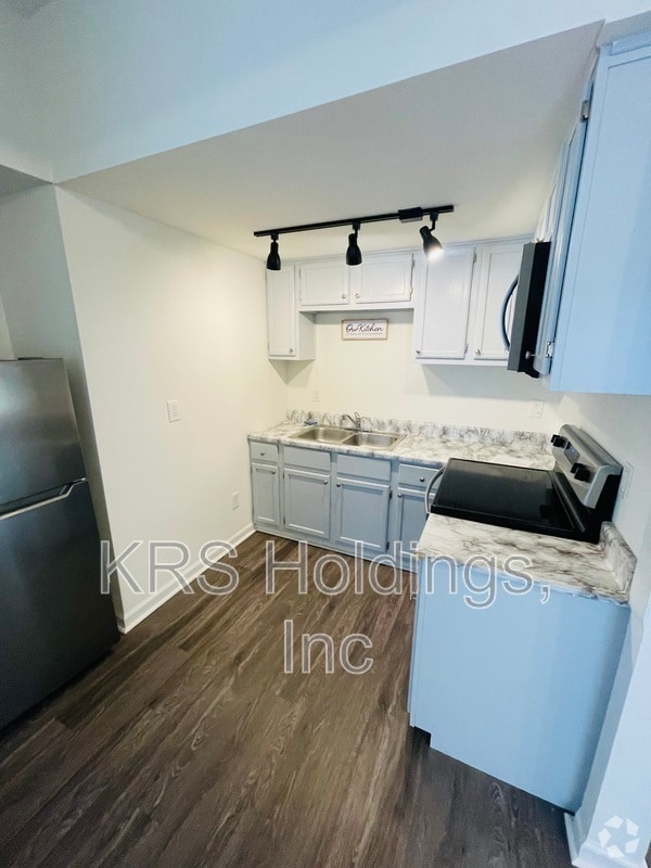 Building Photo - 92 W County St Rental