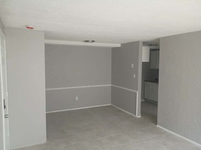 Building Photo - 13444 Euclid Ave Unit 116