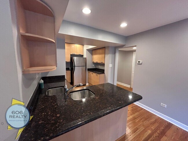 Photo - 6954 N Greenview Ave Unit 303