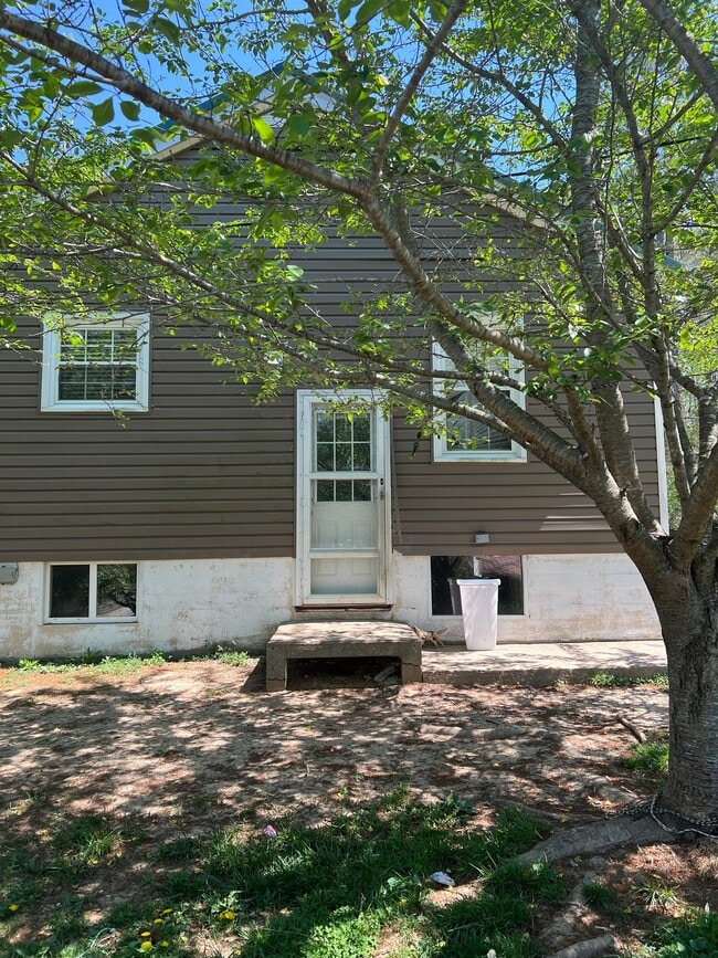 Photo - 335 W Maple St