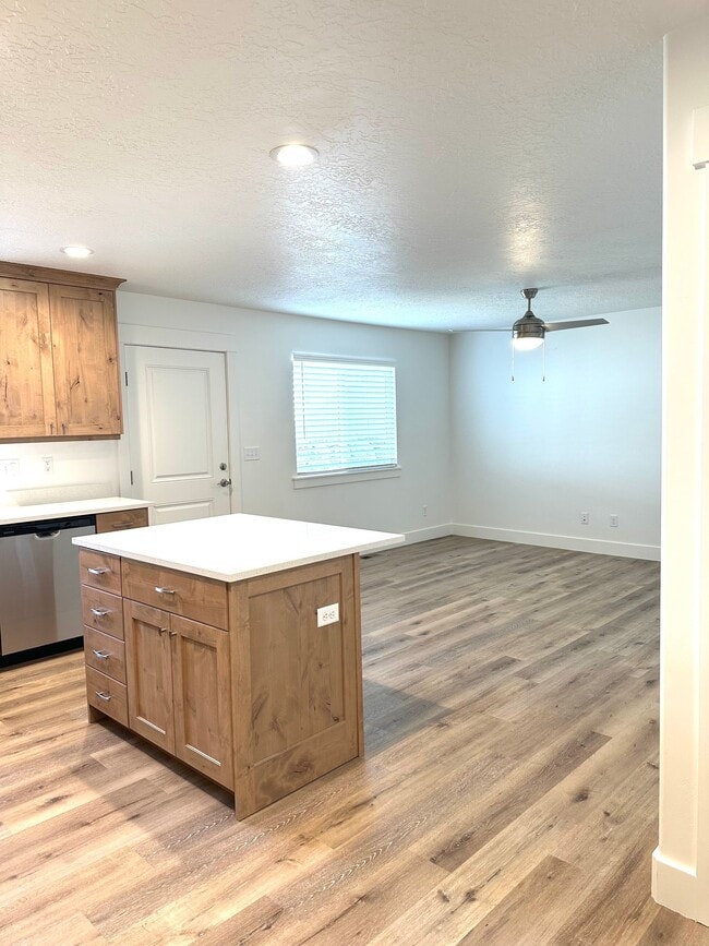 Photo - 718 N 160 E
