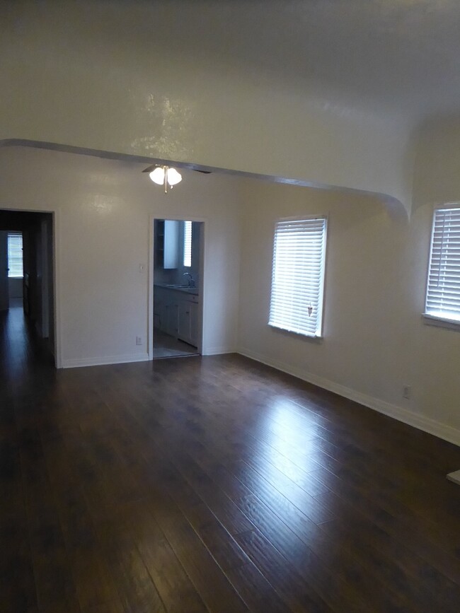 Photo - 1431 W 36th St Apartamento