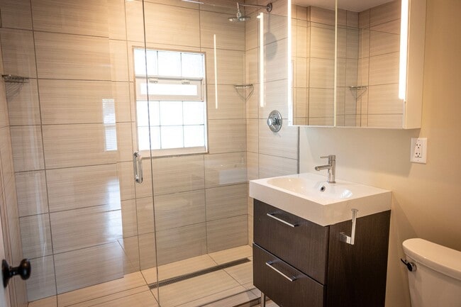 Photo - WalnutS5125 Unidad WalnutS5125U