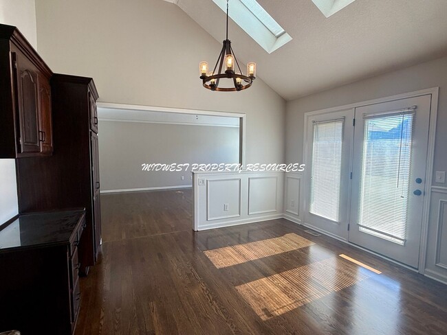 Photo - Ranch in Lee's Summit For Lease - Crisp, Clean and New!