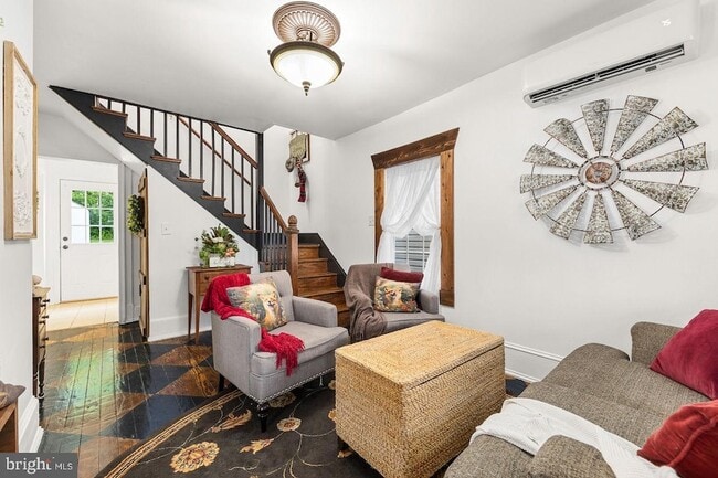 Photo - 143 N Water St