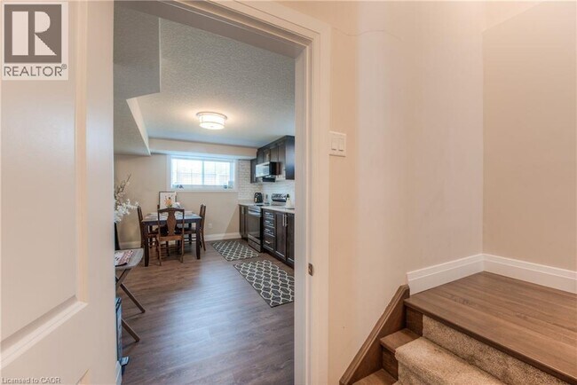 Photo - 537 Valhalla Cres