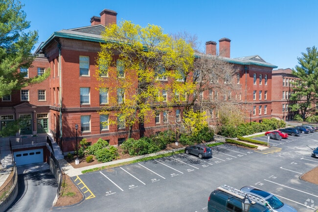 Apartamentos - Old Medford Condominiums