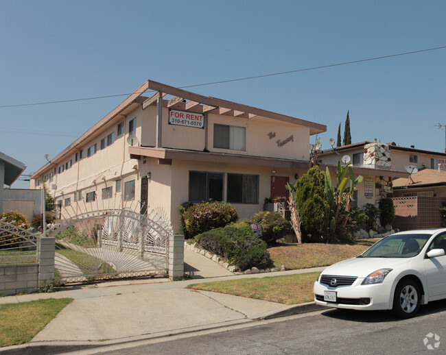 Building Photo - 211 E. Tamarack Ave. Rental