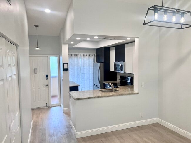 Building Photo - 2281 SW 15th St Unit 148