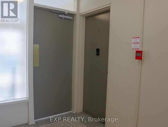 Photo - 242 D'Arcy St Unit 8