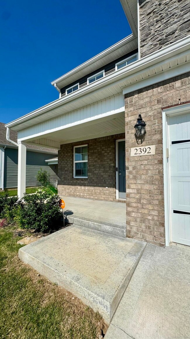 2392 Huntly Pl