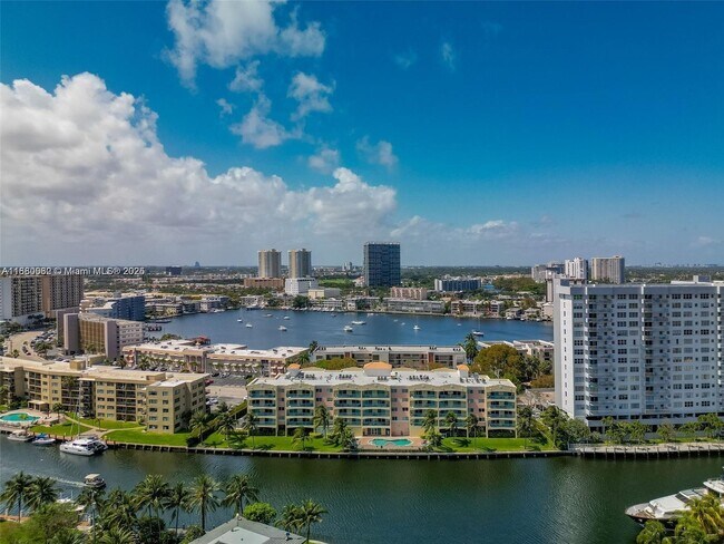 Building Photo - 201 Golden Isles Dr Unit 510 Rental