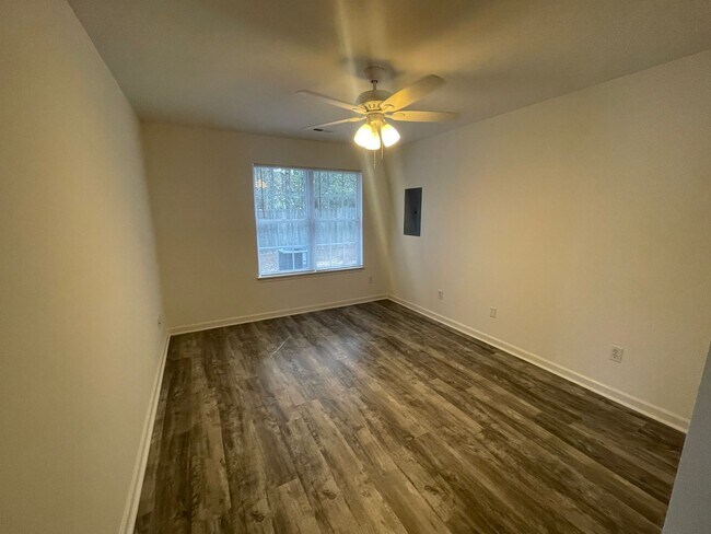 Photo - 316 St Rosea Rd