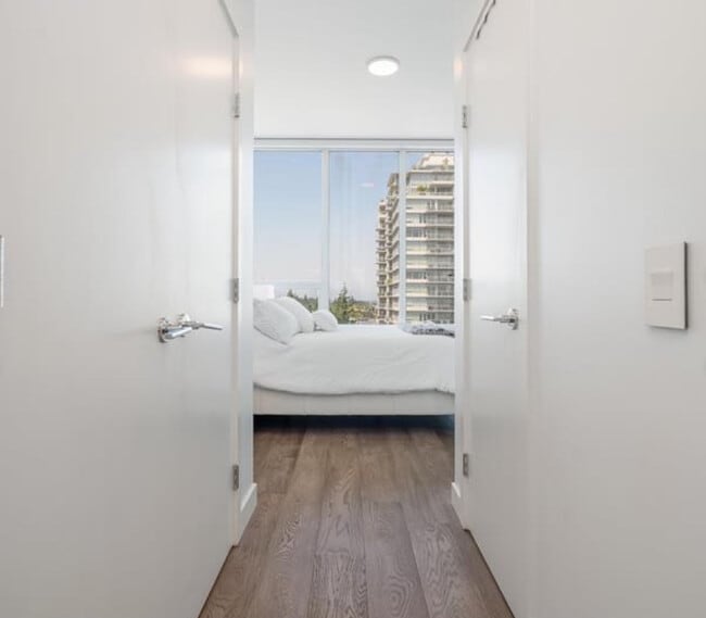 Your new home awaits… - 1303-15165 Thrift Av Unit 1303