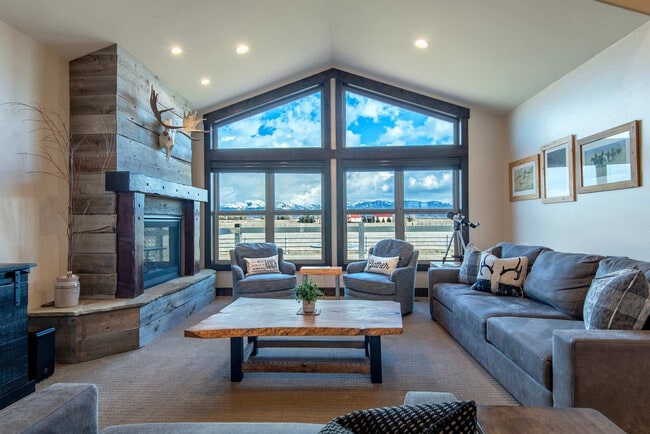 Building Photo - 1591 Fischer Ln Unit ID1373702P