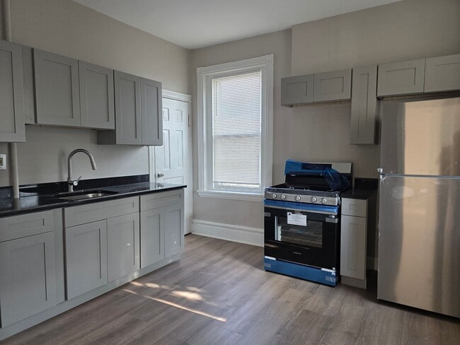 Building Photo - 416 N Broom St Unit B