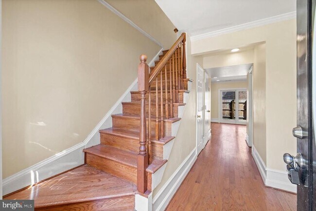 Photo - 218 Stevenson Sq S