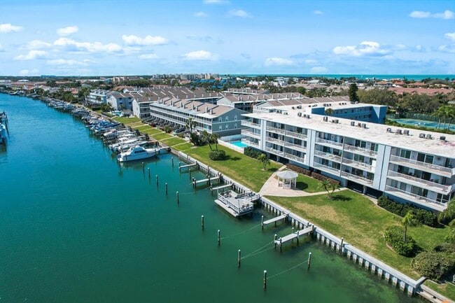 Building Photo - 719 Pinellas Bayway S Unit 110