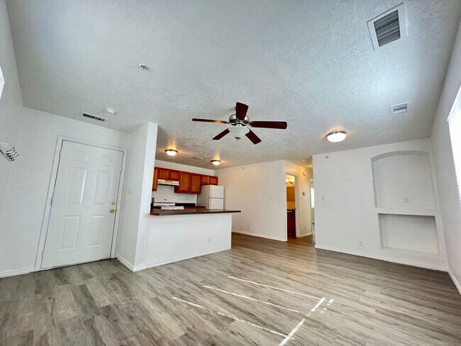 1038 Palomas Dr SE Unit 2