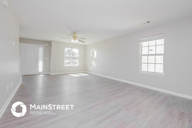 Photo - 6233 Hickory Ln Cir