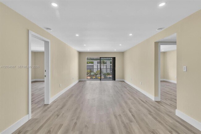 9124 Collins Ave Unit 304