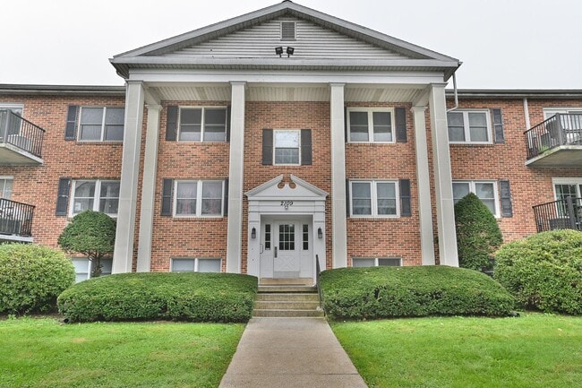 Building Photo - 2109 Cedar Run Dr Unit 2109 Cedar Run Dr  #301