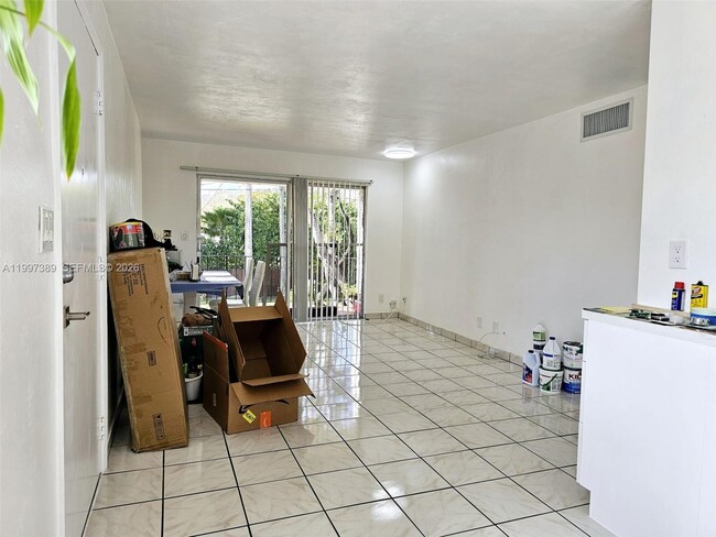 Building Photo - 8701 SW 141st St Unit B8