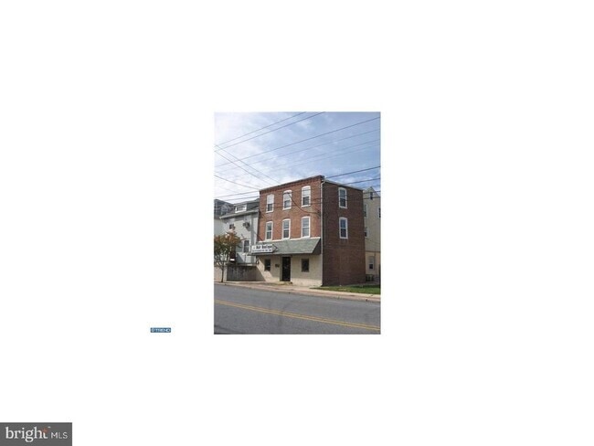 Building Photo - 121 W Lancaster Ave Unit 2ND FLOOR Rental
