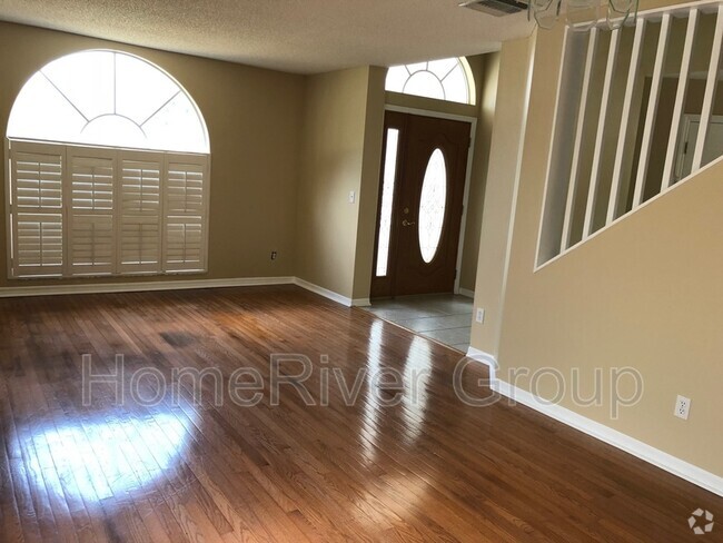 Building Photo - 9810 Sunnyoak Dr Rental