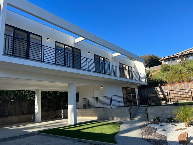 Building Photo - Stunning newly built, modern 1 bedroom, 1 bath unit