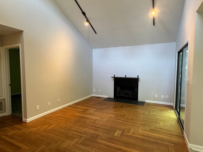 Photo - 1 Bedroom, 1 Bathroom Townhouse in High Point!