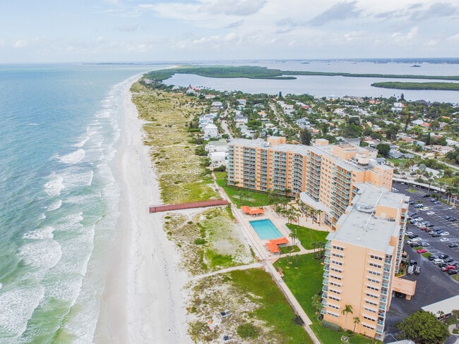 Building Photo - 880 Mandalay Ave Unit C1203