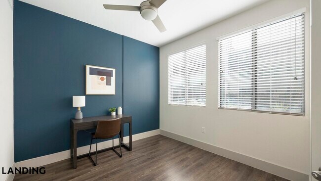 Photo - 2323 E Highland Ave Unidad 2104