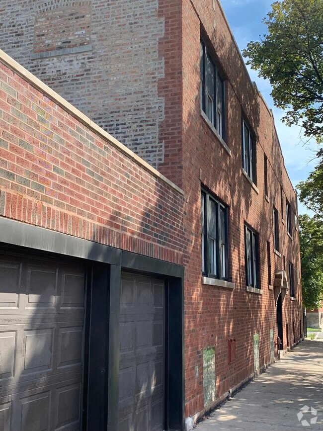 Building Photo - 2105-07 N Lawndale Ave Unit 1S Rental