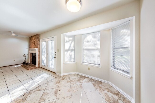 Photo - 57 Woodcreek Dr