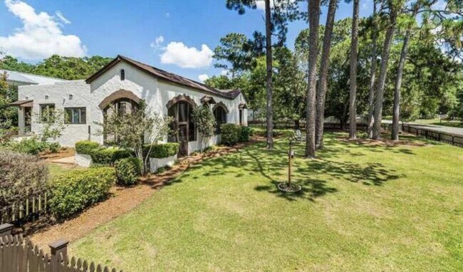 109 Gaston Ave