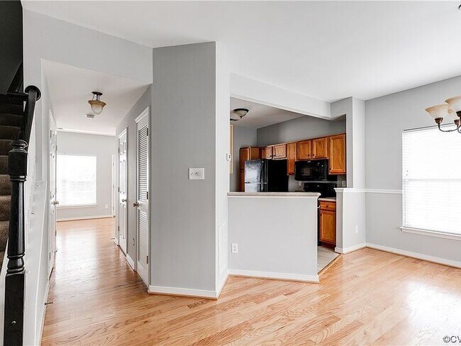 Photo - 5500 Millstream Ln