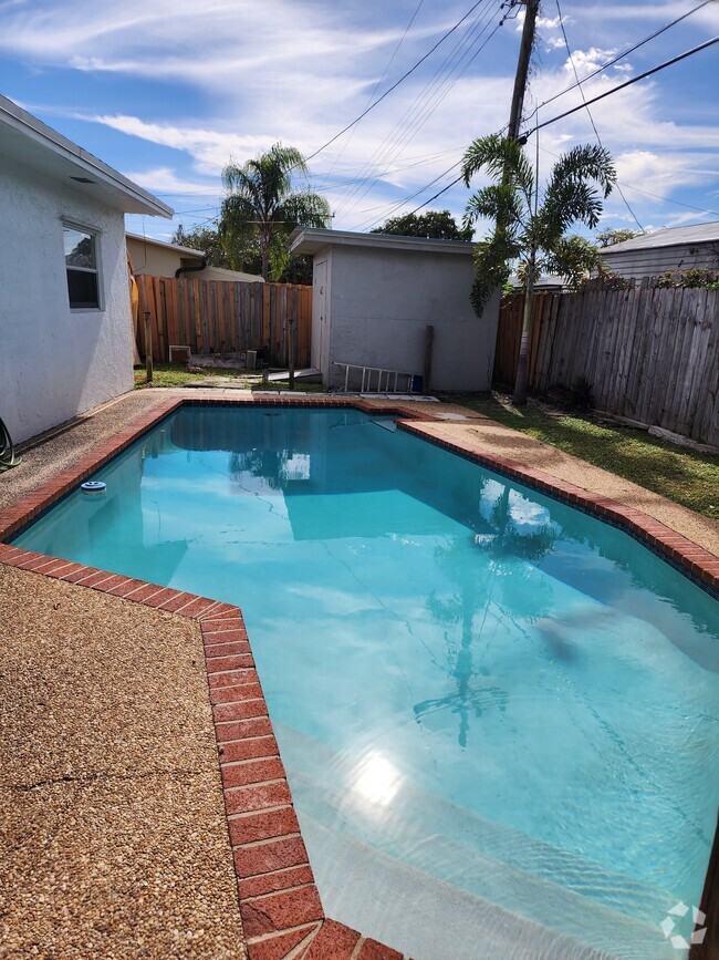 Backyard Pool House - 3041 NE 9th Ter Rental