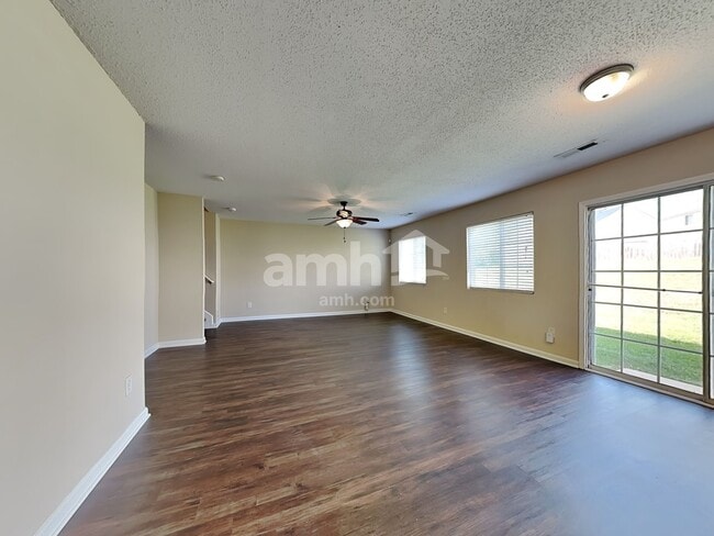 Photo - 819 Caledon Dr