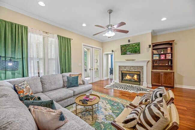Photo - 5697 Burnside Cir